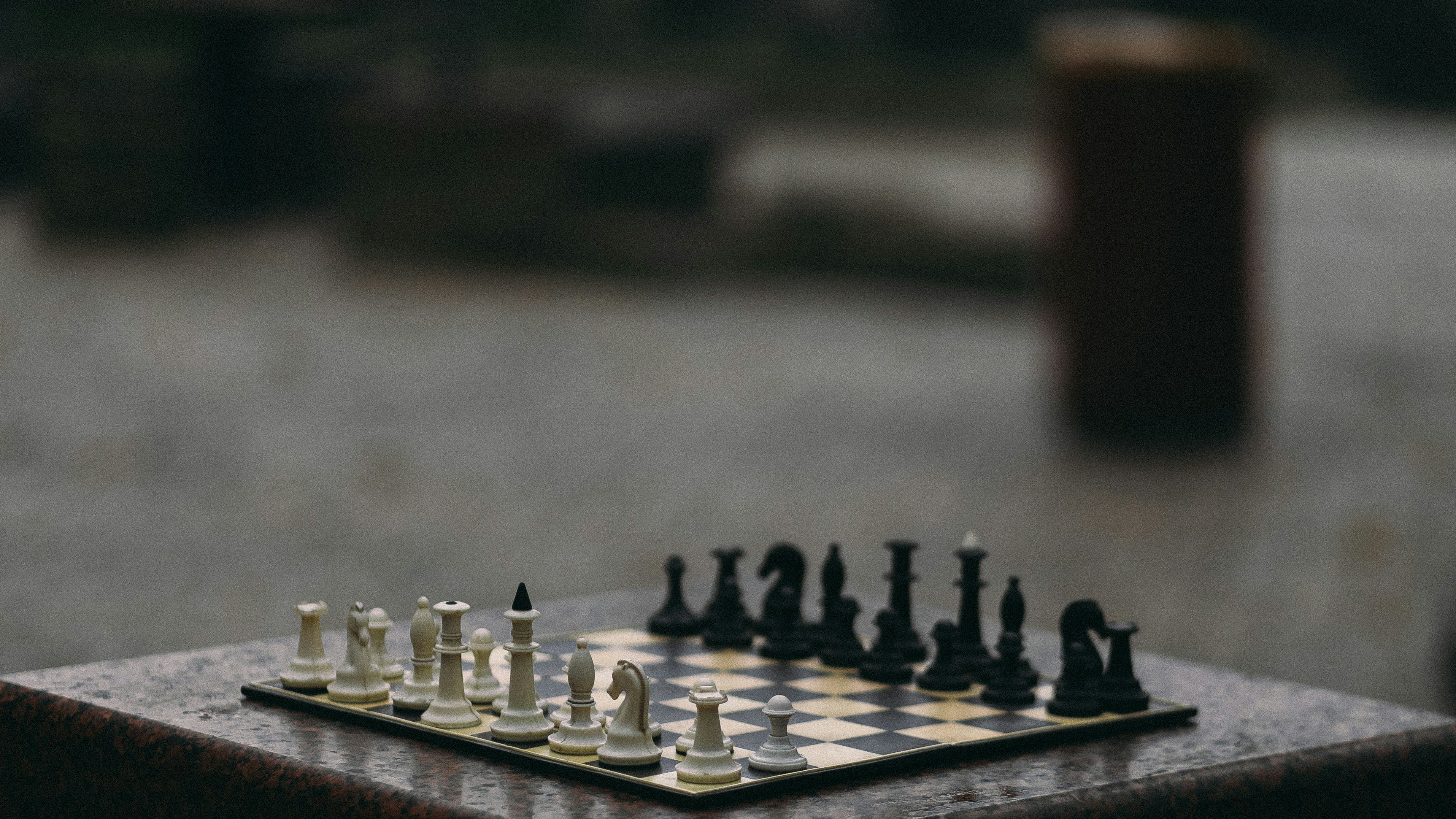 chess-playing-hand