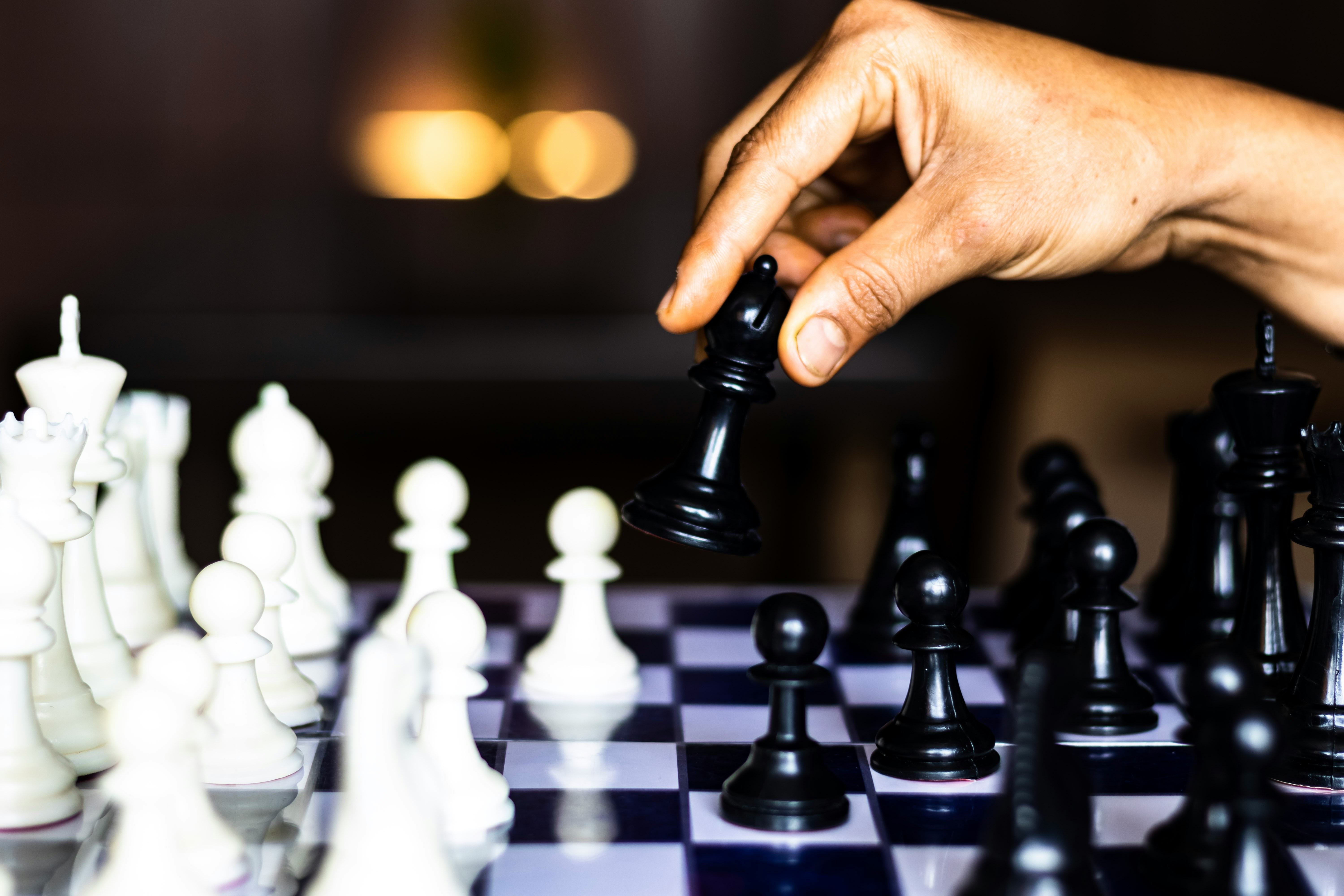chess-playing-hand