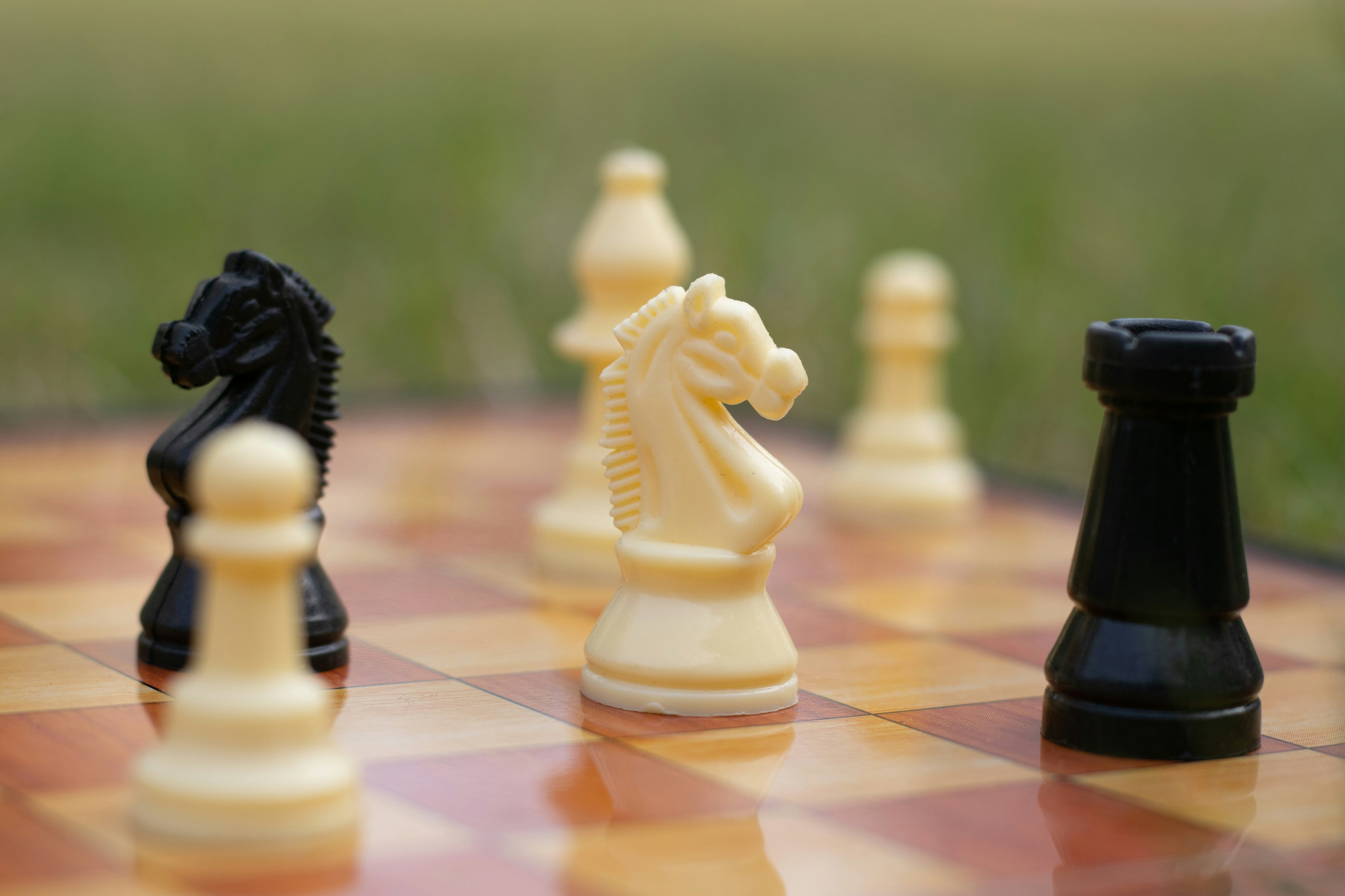 chess-playing-hand